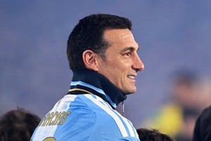 Lionel Scaloni pidió que Lionel Messi continúe cerca de la Selección argentina después de su despedida. Foto: Reuters