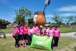 Biciabuelas & + invita a pedalear por la prevención del cáncer de mama en Vera