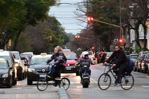 La convivencia entre ciclistas, corredores y automovilistas plantea nuevos desafíos. Foto: Flavio Raina