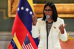 La gestión venezolana busca impulsar la actividad comercial con el festejo anticipado, en medio de nuevas revelaciones sobre la proscripción de la oposición. Foto: REUTERS / Leonardo Fernandez Viloria.