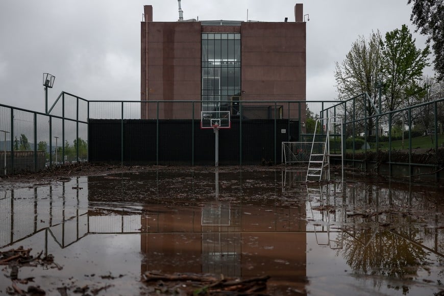 A basketball court is partially submerged after heavy rains triggered a mudslide in Santiago, Chile, October 9, 2026. REUTERS/Pablo Sanhueza