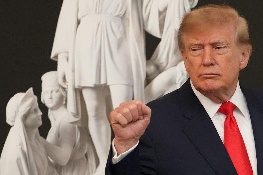US President Donald Trump gestures at the end of a Columbus Day celebration in the East Room of the White House in Washington, DC, US, October 9, 2026. REUTERS/Eric Lee REFILE - QUALITY REPEAT