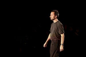 Desde su nombramiento en abril de 2016 como sucesor de Hedi Slimane, Vaccarello supo reinterpretar los códigos históricos instaurados por Yves Saint Laurent. REUTERS/Sarah Meyssonnier