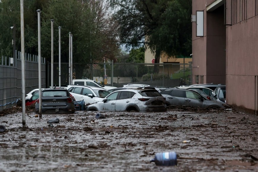 Cars are partially submerged after heavy rains triggered a mudslide in Santiago, Chile, October 9, 2026. REUTERS/Pablo Sanhueza