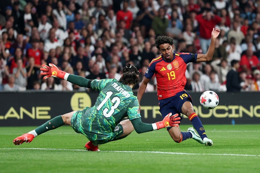 Soccer Football - Nations League - Group A3 - England v Spain - Wembley Stadium, London, Britain - September 26, 2026
Spain's Lamine Yamal scores their first goal REUTERS/David Klein