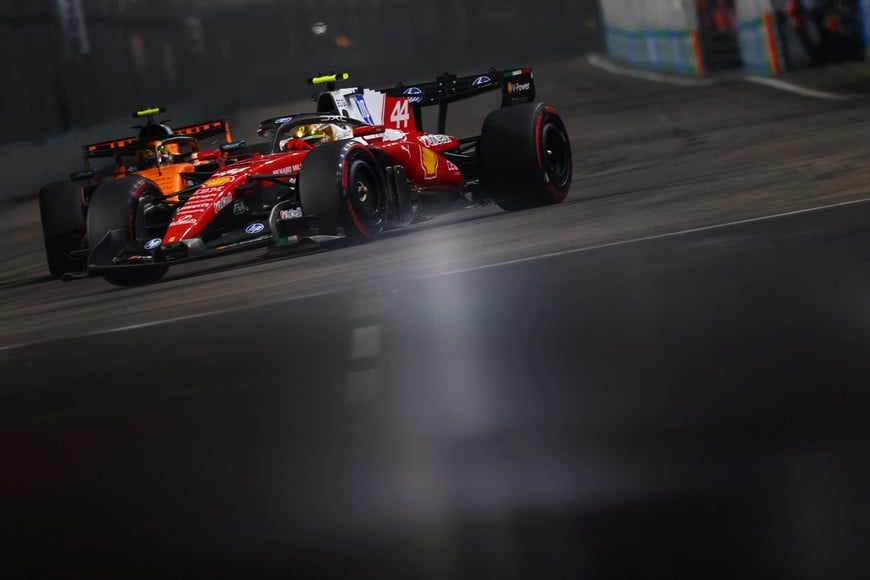 Formula One F1 - Singapore Grand Prix - Marina Bay Street Circuit, Singapore - October 10, 2026
Ferrari's Lewis Hamilton in action during qualifying REUTERS/Edgar Su