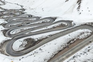 Desde las 7 de la mañana, el paso internacional abrió sus puertas de manera parcial para permitir el paso de los camiones que aguardaban varados en la región. 