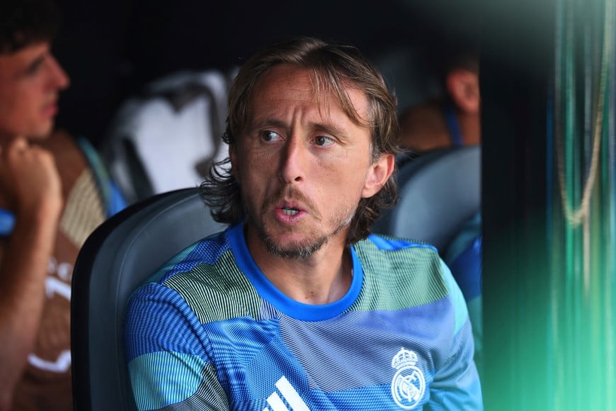 Soccer Football - FIFA Club World Cup - Quarter Final - Real Madrid v Borussia Dortmund - MetLife Stadium, East Rutherford, New Jersey, U.S. - July 5, 2025
Real Madrid's Luka Modric is pictured on the substitutes bench before the match REUTERS/Mike Segar