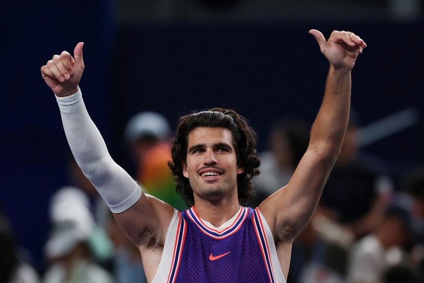 Tennis - ATP Masters 1000 - Shanghai Masters - Qizhong Forest Sports City Arena, Shanghai, China - October 10, 2026
Spain's Carlos Alcaraz celebrates after winning his match against Argentina's Juan Manuel Cerundolo REUTERS/Tyrone Siu
