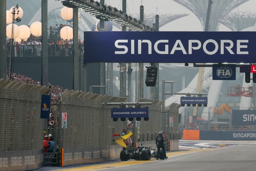 Formula One F1 - Singapore Grand Prix - Marina Bay Street Circuit, Singapore - October 10, 2026
Mercedes' George Russell after crashing during the sprint race REUTERS/Edgar Su
