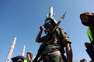 Arabia Saudita lanzó una ofensiva contra los hutíes y afirmó haber destruido 136 objetivos militares