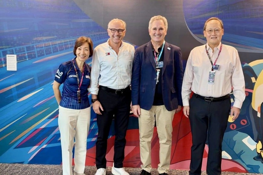 Quirno se reunió con Stefano Domenicali en Singapur y planteó el interés argentino en volver a recibir la Fórmula 1.