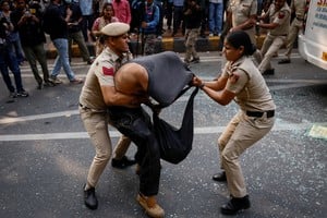 Lejos de disiparse, el descontento juvenil ha escalado hasta convertirse en una crisis política generalizada en la India. REUTERS/Adnan Abidi