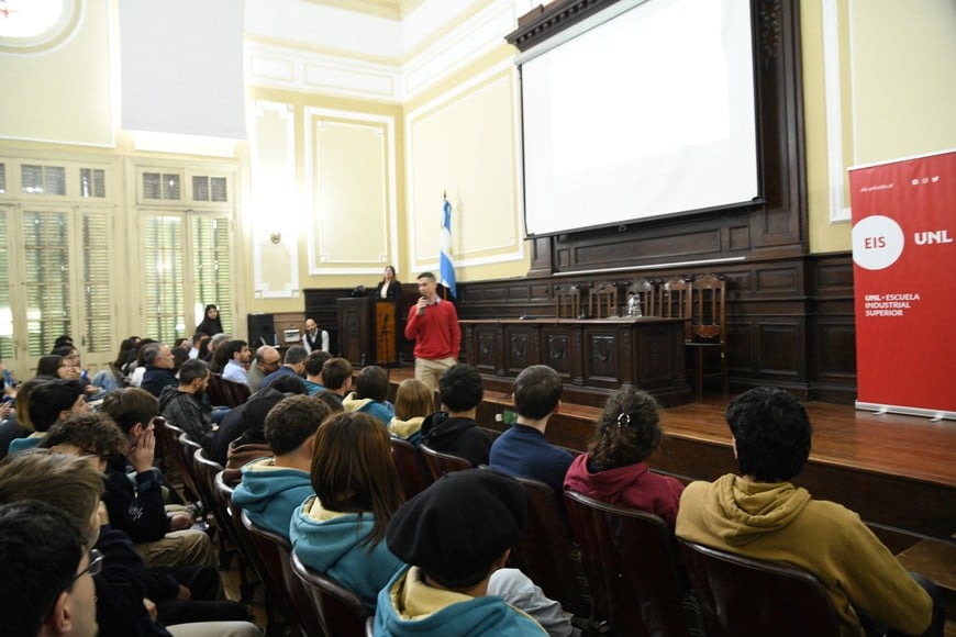 Las jornadas incluyeron charlas con profesionales y especialistas para fortalecer el vínculo entre la formación técnica y el mundo del trabajo. Foto: Flavio Raina