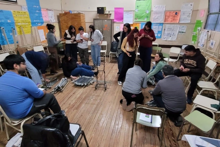 Las lecturas y los libros convivieron con el juego, la producción artesanal, las propuestas para las infancias y el trabajo de instituciones culturales santafesinas. Foto: Gentileza