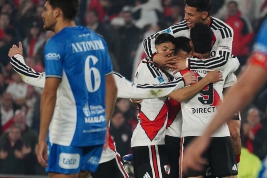 Estudiantes de Río Cuarto perdió ante River y confirmó su descenso a la Primera Nacional.