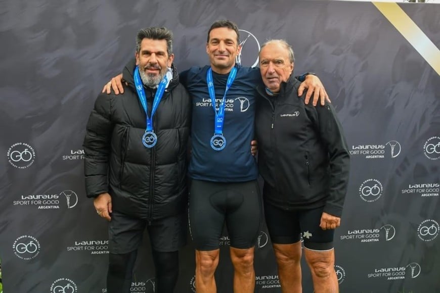 La presencia de Scaloni en los 129 km del Gran Fondo Buenos Aires.