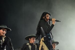 Cazzu cerró la segunda jornada del Harlem Festival con su show “Latinaje”.