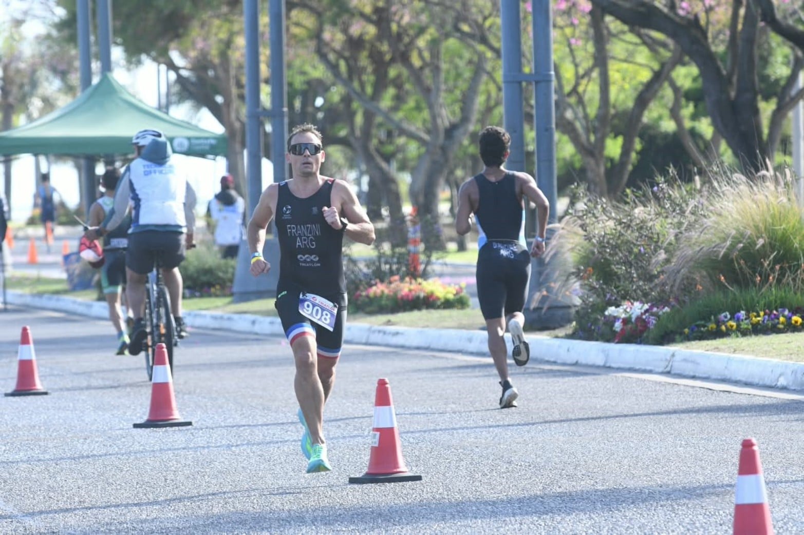 La Costanera Este de Santa Fe recibió a 105 atletas de 18 países que compitieron en la Copa Continental de Triatlón.