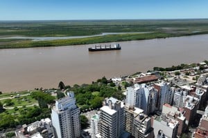 El Paraná sigue en ascenso y su evolución mantiene la atención puesta en Santa Fe. Fernando Nicola
