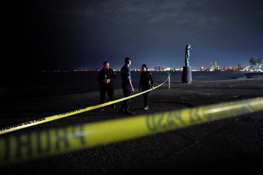 Municipal police officers stand behind a cordoned-off area along the waterfront as Hurricane Simon approaches Mexico's Pacific coast in Puerto Vallarta, Mexico, October 11, 2026. REUTERS/Christian Ruano