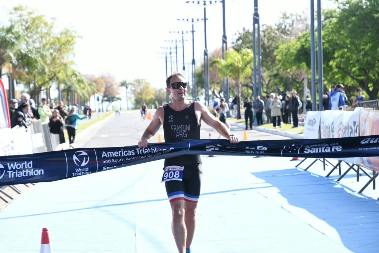 La Costanera Este de Santa Fe recibió a 105 atletas de 18 países que compitieron en la Copa Continental de Triatlón.