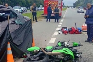 Personal policial y de seguridad vial trabajaron en el lugar.