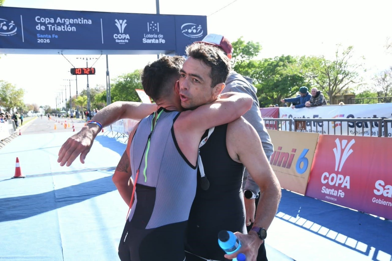 La Costanera Este de Santa Fe recibió a 105 atletas de 18 países que compitieron en la Copa Continental de Triatlón.