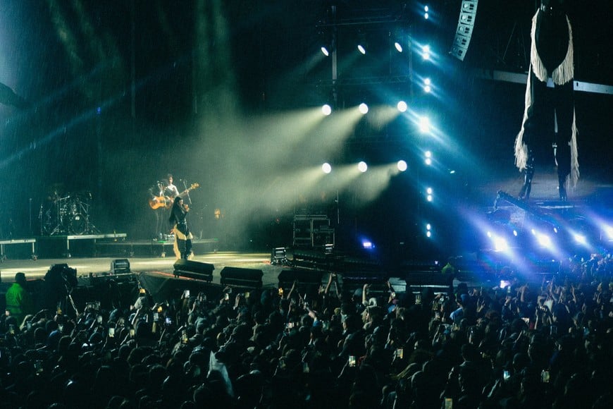 La lluvia no frenó la fiesta: el público acompañó los shows de la segunda jornada del Harlem Festival en Santa Fe.