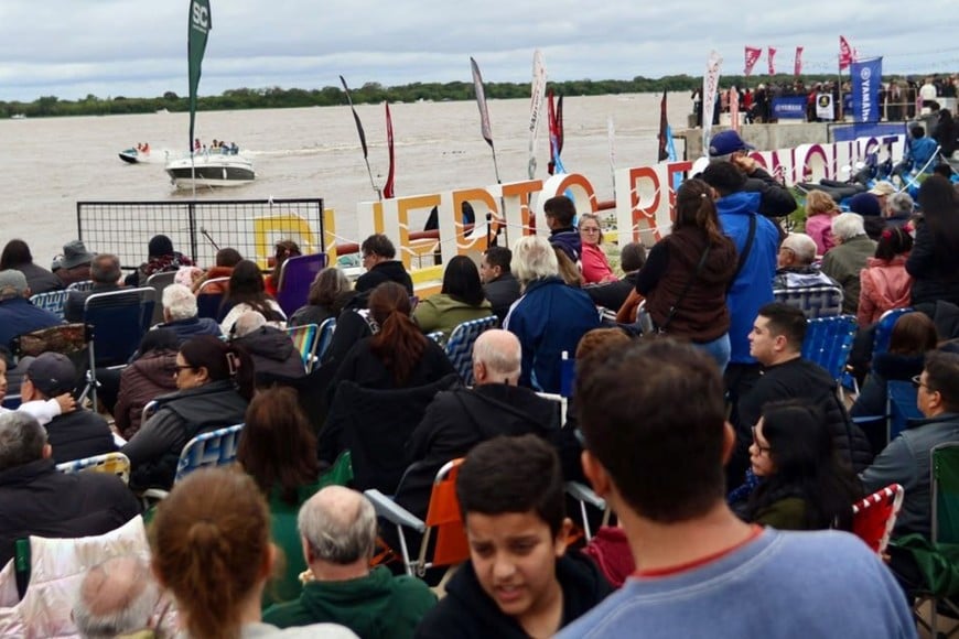 Más de 50 mil personas se congregaron en Reconquista para presenciar el histórico concurso de pesca deportiva.