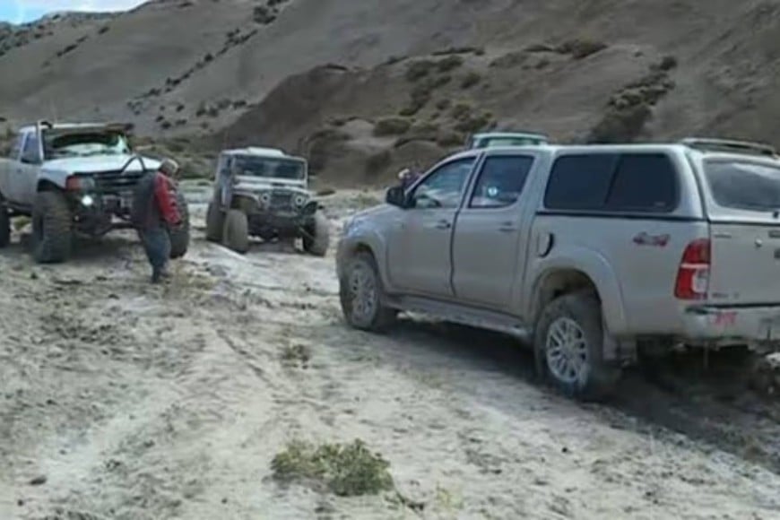 Emprendieron un viaje en una camioneta Toyota Hilux perteneciente al hombre.