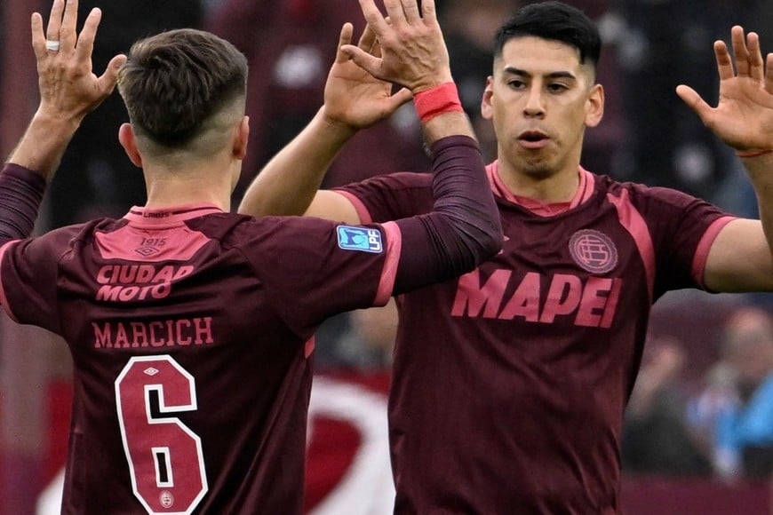 Lanús festeja el triunfo ante Vélez.