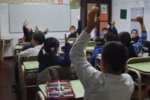 La especialista reivindica la "escucha activa" y el valor de las explicaciones de un docente frente a la idea de que solo se aprende interactuando con una pantalla. Foto: Flavio Raina (archivo)