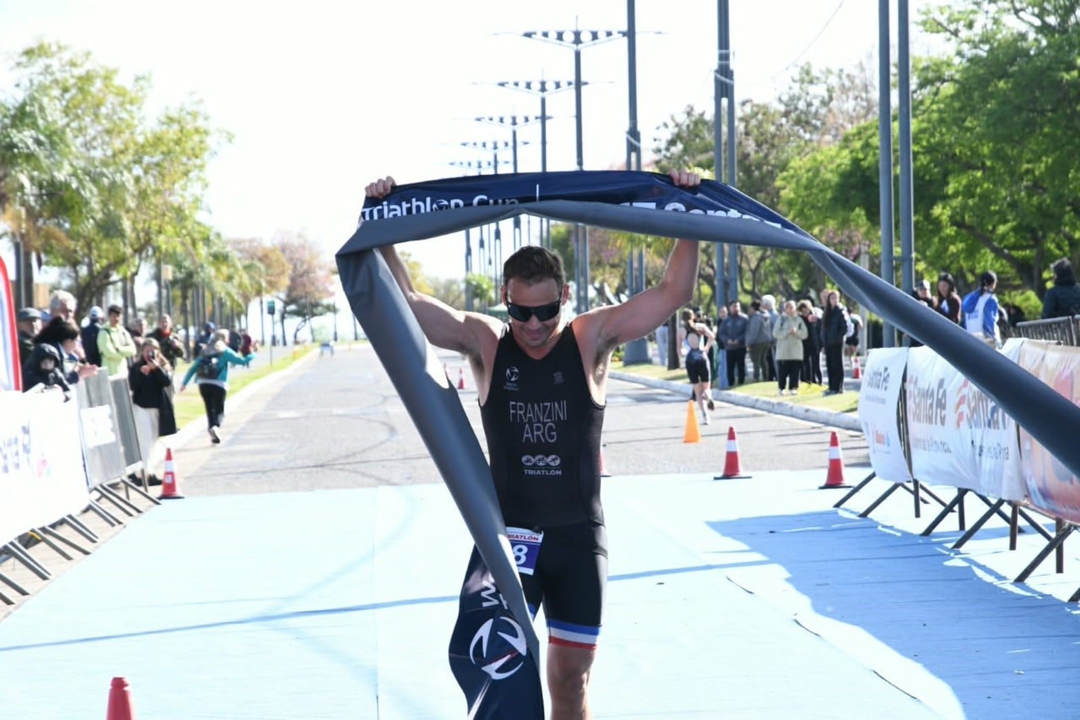 La Costanera Este de Santa Fe recibió a 105 atletas de 18 países que compitieron en la Copa Continental de Triatlón.