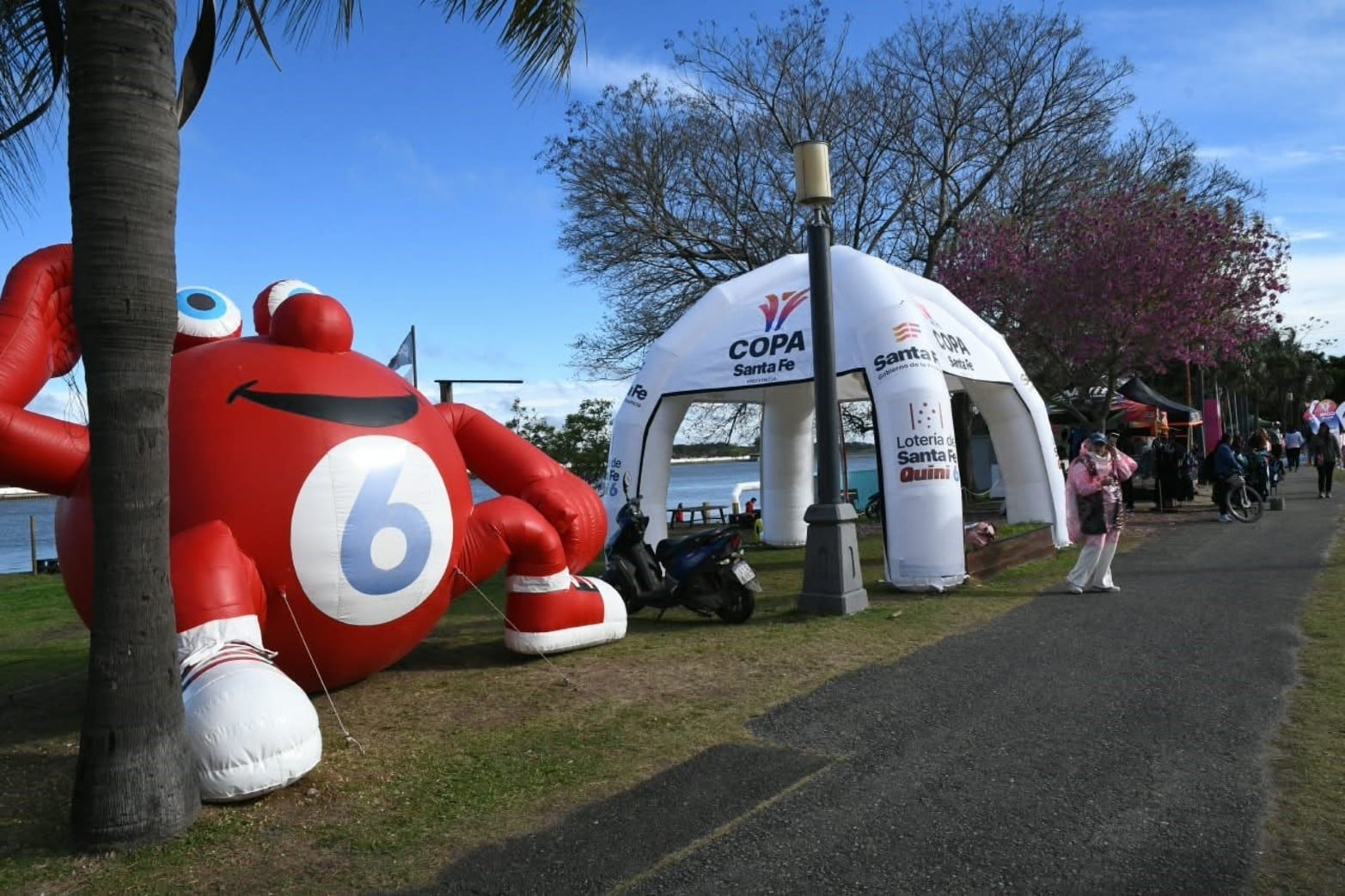 La Costanera Este de Santa Fe recibió a 105 atletas de 18 países que compitieron en la Copa Continental de Triatlón.