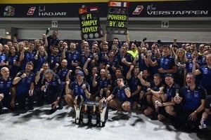 Formula One F1 - Singapore Grand Prix - Marina Bay Street Circuit, Singapore - October 11, 2026
Red Bull's Max Verstappen celebrates with his team after winning the Singapore Grand Prix REUTERS/Jakub Porzycki