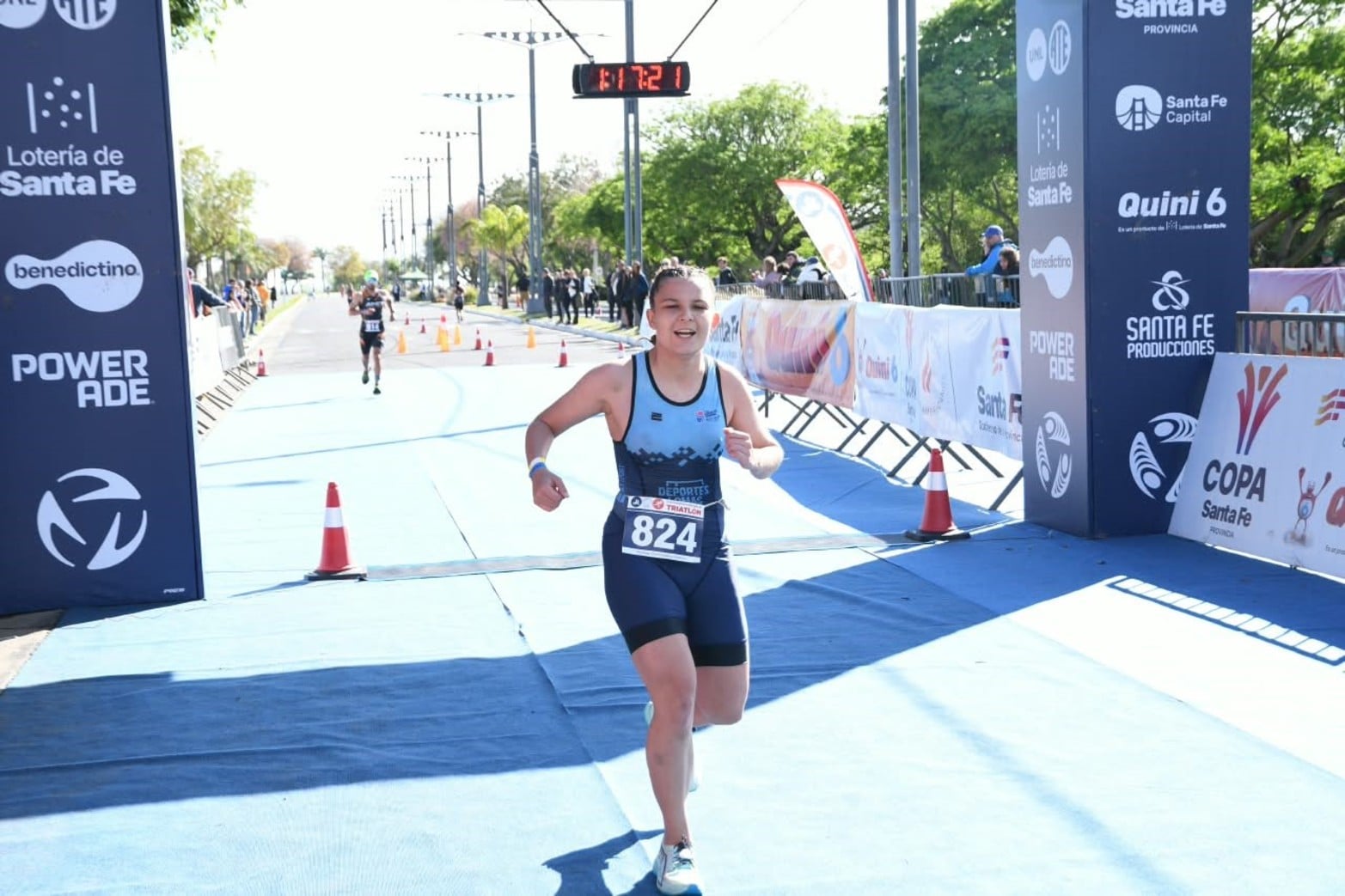 La Costanera Este de Santa Fe recibió a 105 atletas de 18 países que compitieron en la Copa Continental de Triatlón.