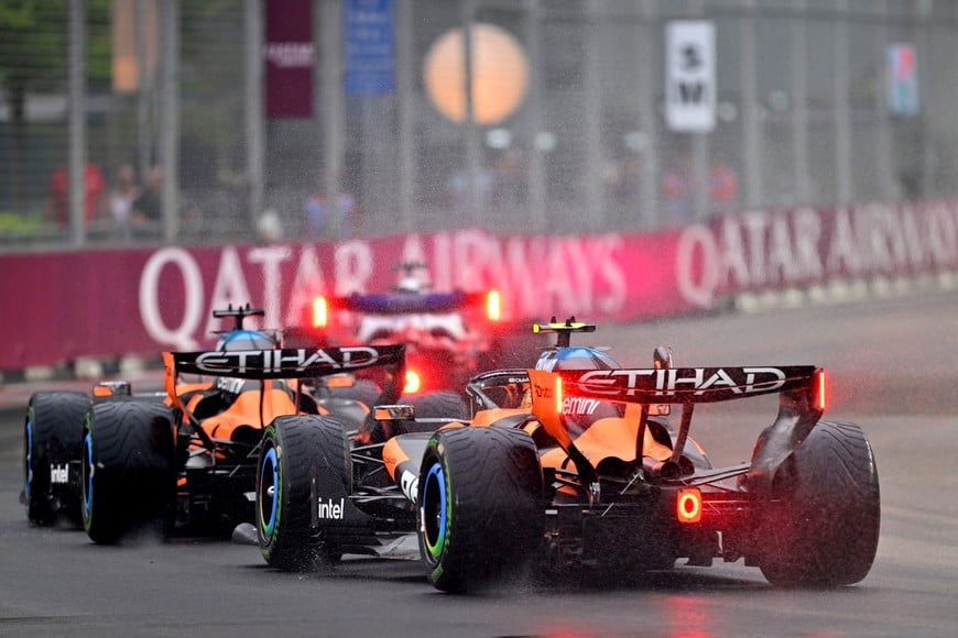 Formula One F1 - Singapore Grand Prix - Marina Bay Street Circuit, Singapore - October 10, 2026
McLaren's Oscar Piastri and Lando Norris in action during the sprint race REUTERS/Caroline Chia