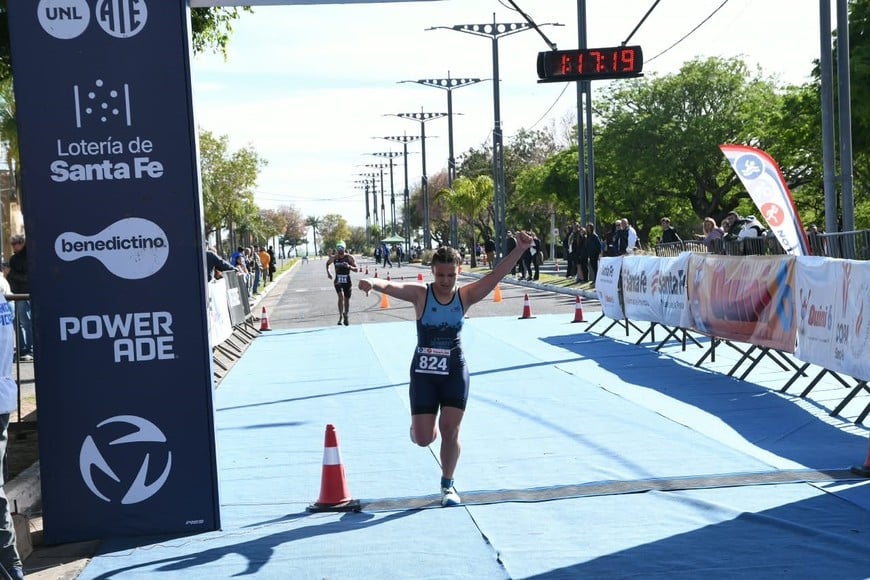 La Costanera Este de Santa Fe recibió a 105 atletas de 18 países que compitieron en la Copa Continental de Triatlón.