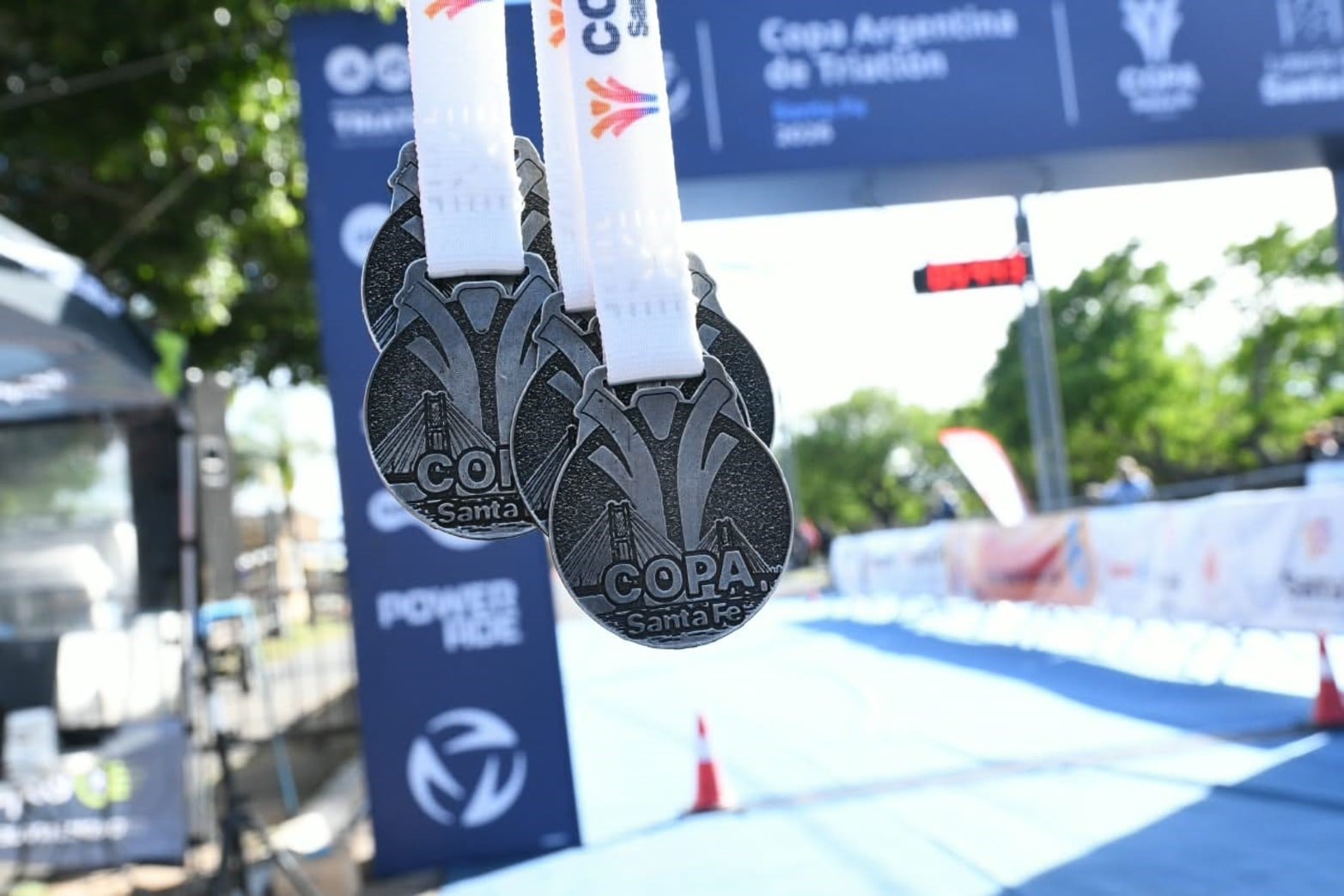 La Costanera Este de Santa Fe recibió a 105 atletas de 18 países que compitieron en la Copa Continental de Triatlón.