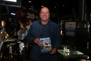 El Chueco Robledo seguirá siendo el entrenador de la reserva de Colón. El club no le aceptó su renuncia al cargo.