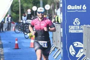 La Costanera Este de Santa Fe recibió a 105 atletas de 18 países que compitieron en la Copa Continental de Triatlón.