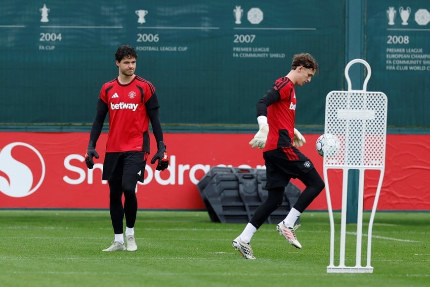Soccer Football - UEFA Champions League - Manchester United Training - Trafford Training Centre, Carrington, Britain - October 12, 2026
Manchester United's Senne Lammens and Kit Margetson during training Action Images via Reuters/Jason Cairnduff