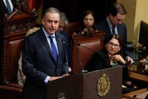 Yamandú Orsi impulsa cambios en el régimen jubilatorio uruguayo.