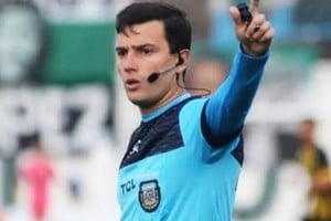 Maximiliano Mascheroni, el árbitro de Colón - Almirante Brown.