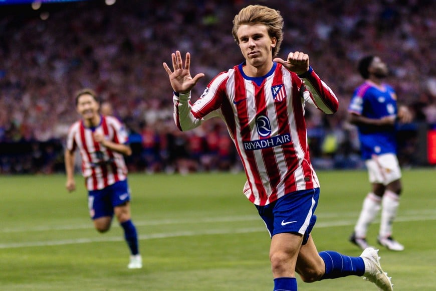 Barrios festeja el gol tempranero del Atlético.