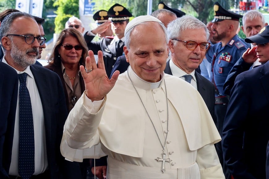 Pope Leo arrives at Gemelli Hospital ahead of the pontiff's surgery to remove a lung nodule, in Rome, Italy, October 13, 2026. REUTERS/Ciro de Luca TPX IMAGES OF THE DAY