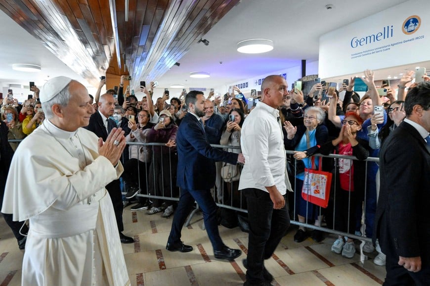Pope Leo arrives at Gemelli Hospital ahead of the pontiff's surgery to remove a lung nodule, in Rome, Italy, October 13, 2026. Vatican Media/Simone Risoluti/Handout via REUTERS THIS IMAGE HAS BEEN SUPPLIED BY A THIRD PARTY