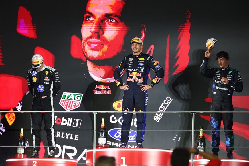 Formula One F1 - Singapore Grand Prix - Marina Bay Street Circuit, Singapore - October 11, 2026
Red Bull's Max Verstappen celebrates on the podium after winning the Singapore Grand Prix alongside second placed Ferrari's Charles Leclerc and third placed Mercedes' Andrea Kimi Antonelli REUTERS/Edgar Su