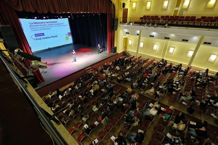 Más de 450 docentes compartieron sus experiencias en el primer congreso.